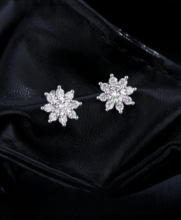 40 Points Moissanite Diamond Sterling Silver Snowflakes Stud Earrings-2